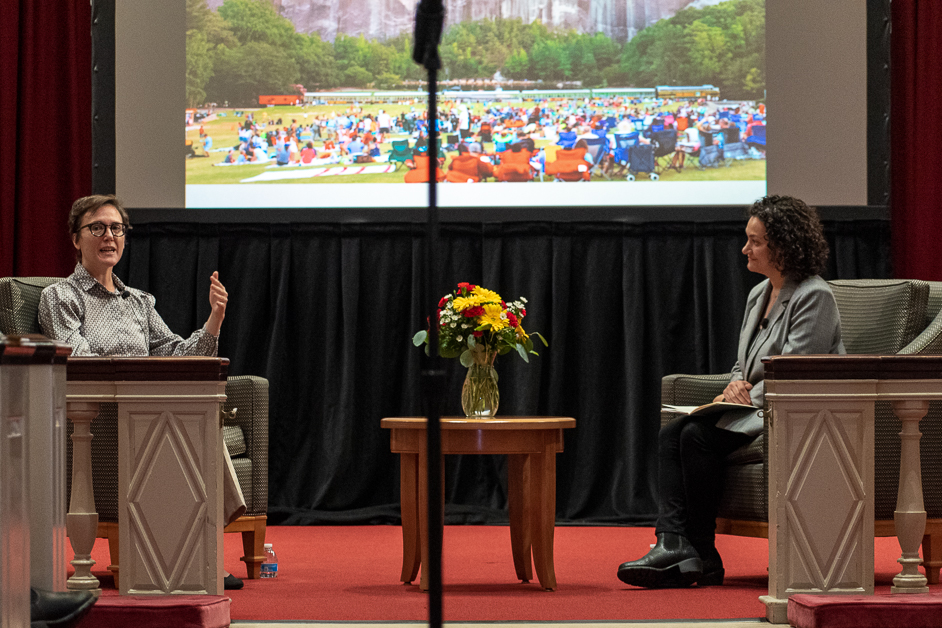 Erin Thompson and moderator Tess Korobkin discuss Smashing Statues